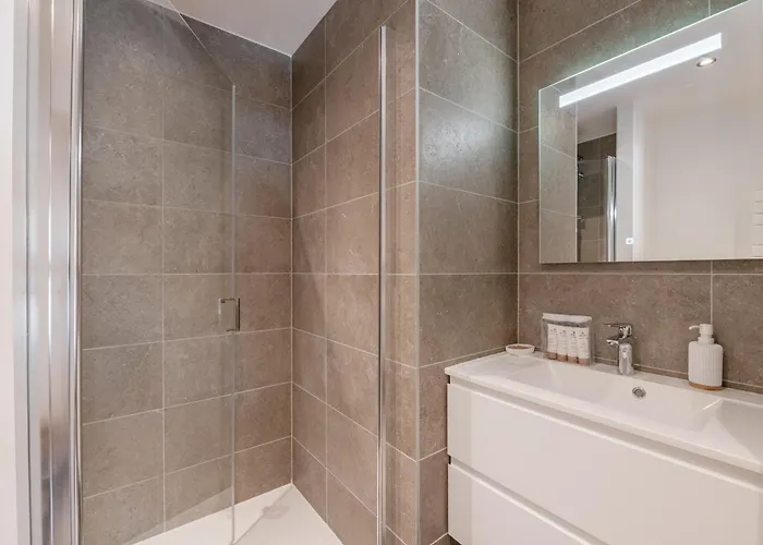 Appartement 2 Au Centre De Avec Parking - Fr-1-343-271 *